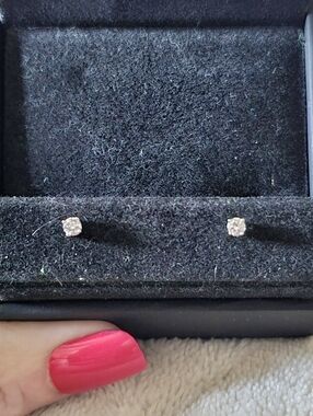 14kt wg Natural Diamond Studs